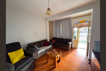 Casa à venda com 280m², 3 quartos e 6 vagas Casa à venda com 280m², 3 quartos e 6 vagasSala