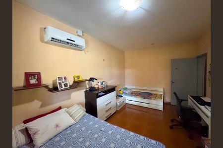 Casa à venda com 280m², 3 quartos e 6 vagas Casa à venda com 280m², 3 quartos e 6 vagasQuarto 2