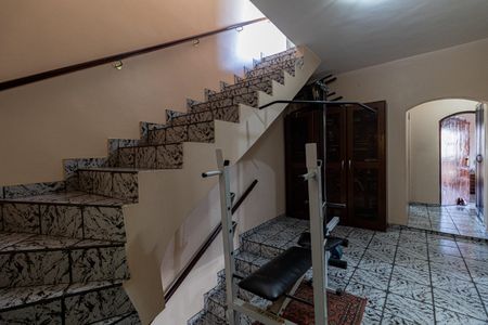 Casa à venda com 261m², 3 quartos e 2 vagasEscada 