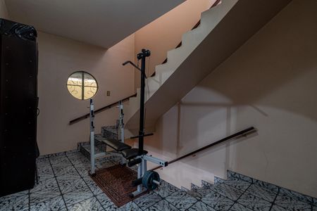 Casa à venda com 261m², 3 quartos e 2 vagasEscada 