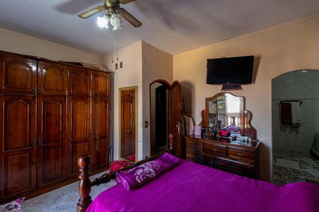 Casa à venda com 261m², 3 quartos e 2 vagasSuíte