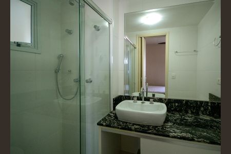 Apartamento para alugar com 81m², 2 quartos e 2 vagasBanheiro da suite 