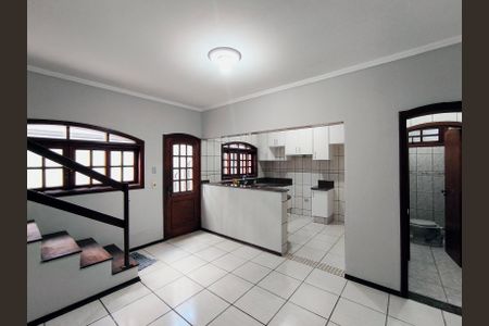 Casa para alugar com 212m², 3 quartos e 2 vagas Casa para alugar com 212m², 3 quartos e 2 vagasCozinha e Sala de Jantar