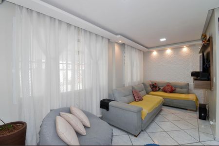 Casa à venda com 286m², 4 quartos e 2 vagasSala