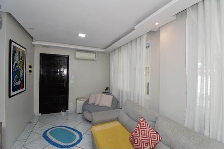 Casa à venda com 286m², 4 quartos e 2 vagasSala