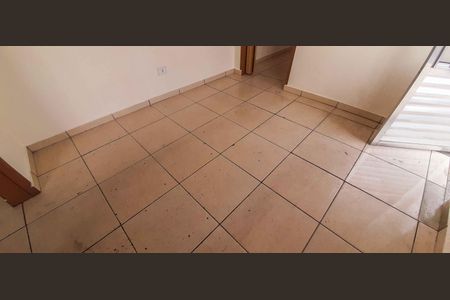 Casa para alugar com 90m², 2 quartos e 2 vagasSala