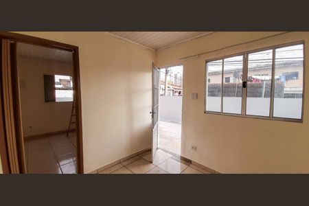 Casa para alugar com 90m², 2 quartos e 2 vagasSala