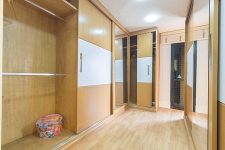 Apartamento à venda com 395m², 4 quartos e 4 vagasCloset - Suíte 2