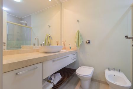 Apartamento à venda com 395m², 4 quartos e 4 vagasBanheiro - Suíte 2