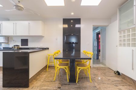 Apartamento à venda com 395m², 4 quartos e 4 vagasCozinha