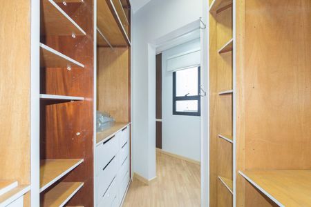 Apartamento à venda com 395m², 4 quartos e 4 vagasCloset - Suíte 3