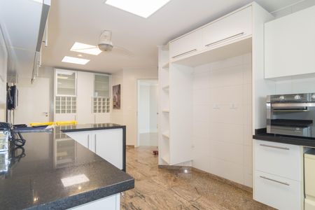 Apartamento à venda com 395m², 4 quartos e 4 vagasCozinha