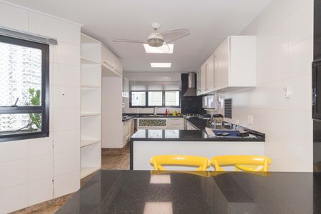 Apartamento à venda com 395m², 4 quartos e 4 vagasCozinha