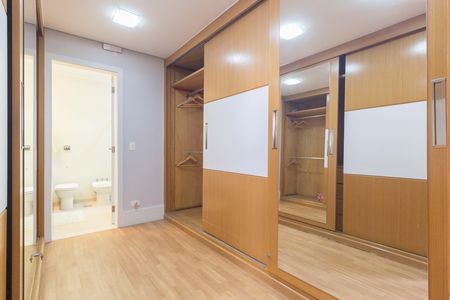 Apartamento à venda com 395m², 4 quartos e 4 vagasCloset - Suíte 2