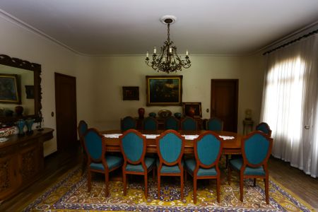 Casa à venda com 750m², 8 quartos e 12 vagas Casa à venda com 750m², 8 quartos e 12 vagasSala 2