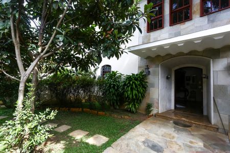 Casa à venda com 750m², 8 quartos e 12 vagas Casa à venda com 750m², 8 quartos e 12 vagasFachada