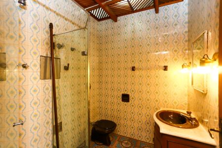 Casa à venda com 750m², 8 quartos e 12 vagas Casa à venda com 750m², 8 quartos e 12 vagasBanheiro da Suíte 4