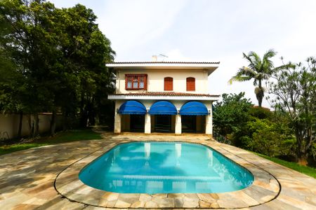 Casa à venda com 750m², 8 quartos e 12 vagas Casa à venda com 750m², 8 quartos e 12 vagasÁrea comum - Piscina