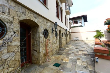 Casa à venda com 750m², 8 quartos e 12 vagas Casa à venda com 750m², 8 quartos e 12 vagasQuintal