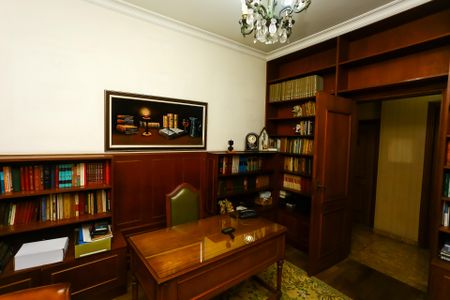 Casa à venda com 750m², 8 quartos e 12 vagas Casa à venda com 750m², 8 quartos e 12 vagasEscritório