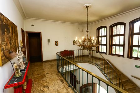 Casa à venda com 750m², 8 quartos e 12 vagas Casa à venda com 750m², 8 quartos e 12 vagasHall dos quartos