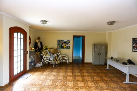 Casa à venda com 750m², 8 quartos e 12 vagas Casa à venda com 750m², 8 quartos e 12 vagasÁrea comum - Salão de festas