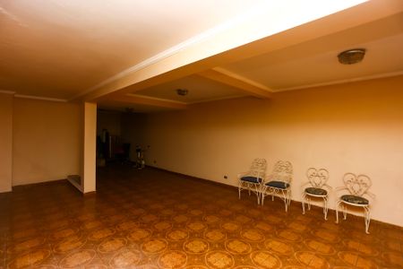 Casa à venda com 750m², 8 quartos e 12 vagas Casa à venda com 750m², 8 quartos e 12 vagasÁrea comum - Salão de festas