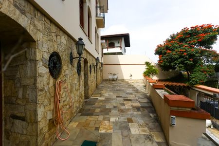 Casa à venda com 750m², 8 quartos e 12 vagas Casa à venda com 750m², 8 quartos e 12 vagasQuintal