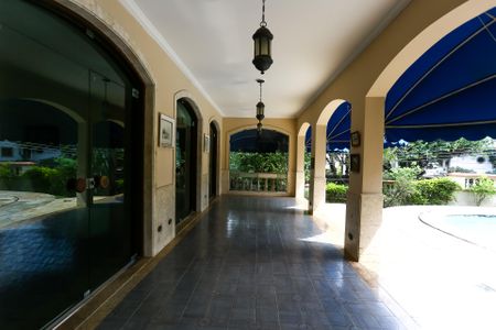 Casa à venda com 750m², 8 quartos e 12 vagas Casa à venda com 750m², 8 quartos e 12 vagasQuintal