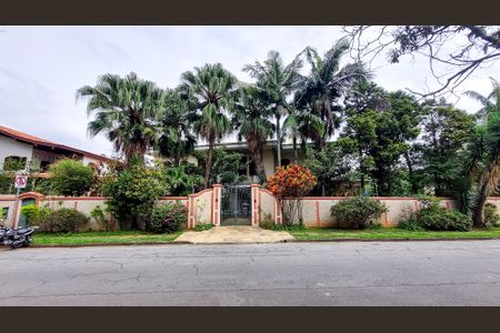 Casa à venda com 750m², 8 quartos e 12 vagas Casa à venda com 750m², 8 quartos e 12 vagasFachada