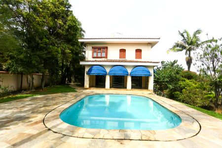 Casa à venda com 750m², 8 quartos e 12 vagas Casa à venda com 750m², 8 quartos e 12 vagasÁrea comum - Piscina