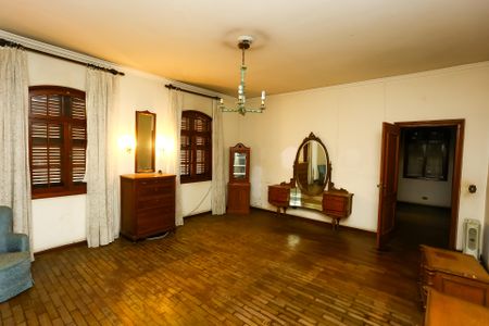 Casa à venda com 750m², 8 quartos e 12 vagas Casa à venda com 750m², 8 quartos e 12 vagasSuíte 5