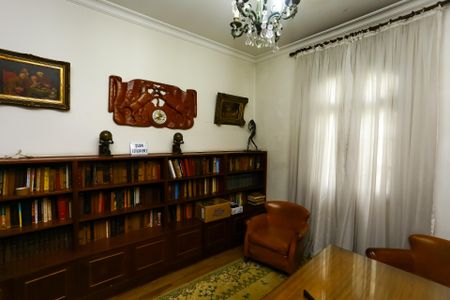 Casa à venda com 750m², 8 quartos e 12 vagas Casa à venda com 750m², 8 quartos e 12 vagasEscritório