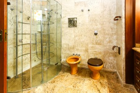 Casa à venda com 750m², 8 quartos e 12 vagas Casa à venda com 750m², 8 quartos e 12 vagasBanheiro da Suíte 5