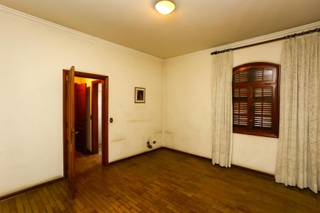 Casa à venda com 750m², 8 quartos e 12 vagas Casa à venda com 750m², 8 quartos e 12 vagasSuíte 2