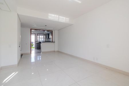 Casa à venda com 178m², 3 quartos e 2 vagasSala