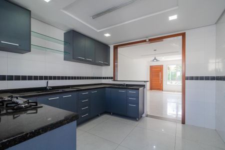 Casa à venda com 178m², 3 quartos e 2 vagasCozinha