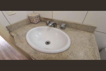 Apartamento à venda com 71m², 2 quartos e 2 vagasBanheiro Social