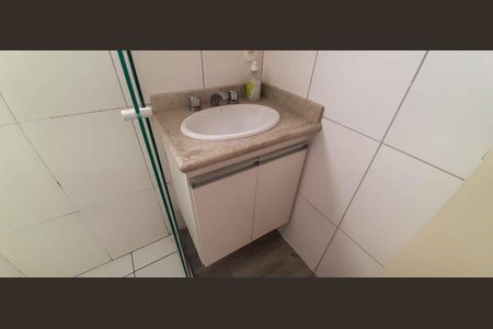 Apartamento à venda com 71m², 2 quartos e 2 vagasBanheiro da Suíte