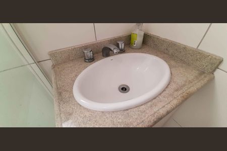 Apartamento à venda com 71m², 2 quartos e 2 vagasBanheiro da Suíte