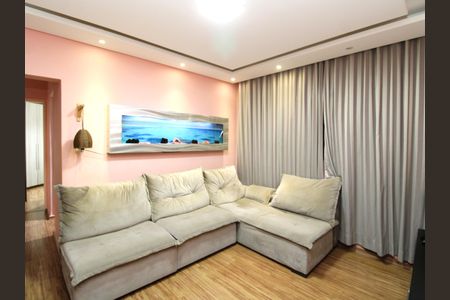 Casa à venda com 65m², 2 quartos e 2 vagasSala