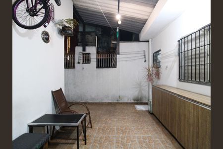 Casa à venda com 65m², 2 quartos e 2 vagasQuintal