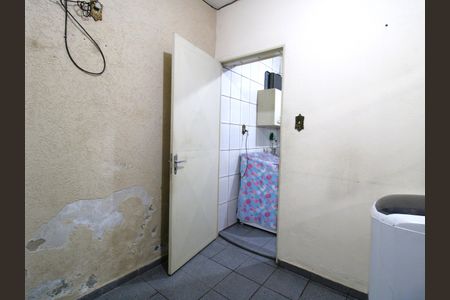 Casa à venda com 65m², 2 quartos e 2 vagasQuarto de Serviço