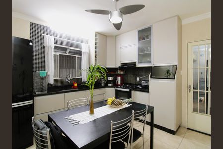 Casa à venda com 65m², 2 quartos e 2 vagasCozinha