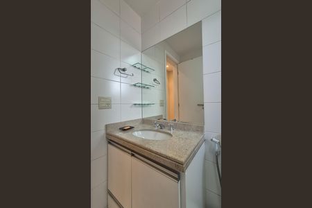 Apartamento à venda com 130m², 3 quartos e 2 vagasBanheiro da suíte