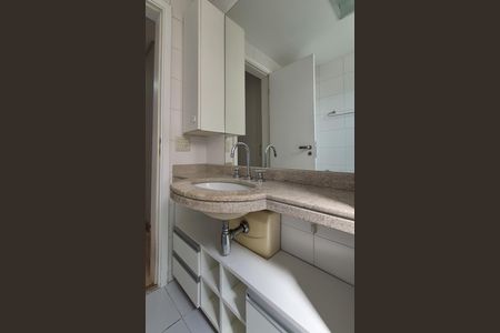 Apartamento à venda com 130m², 3 quartos e 2 vagasBanheiro da suíte 3