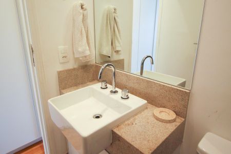 Apartamento à venda com 180m², 4 quartos e 2 vagas Apartamento à venda com 180m², 4 quartos e 2 vagasBanheiro da Suíte 4