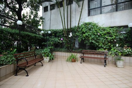 Apartamento à venda com 180m², 4 quartos e 2 vagas Apartamento à venda com 180m², 4 quartos e 2 vagasÁrea comum - Pátio