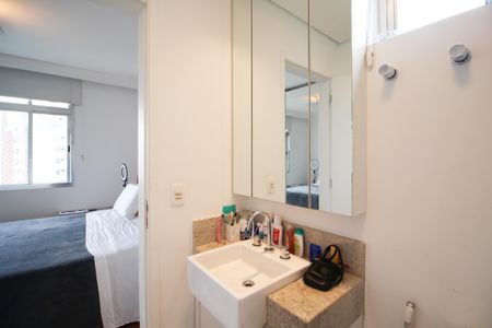 Apartamento à venda com 180m², 4 quartos e 2 vagas Apartamento à venda com 180m², 4 quartos e 2 vagasBanheiro da Suíte 1