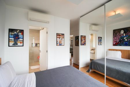 Apartamento à venda com 180m², 4 quartos e 2 vagas Apartamento à venda com 180m², 4 quartos e 2 vagasSuíte 1